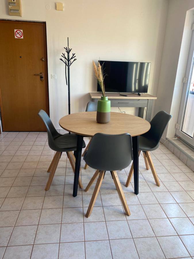 Apartment Privlaka Direkt Am Strand Mit Klima Und Neuem Badezimmer Haustiere Sind Willkommen Extérieur photo