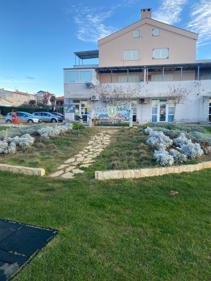 Apartment Privlaka Direkt Am Strand Mit Klima Und Neuem Badezimmer Haustiere Sind Willkommen Extérieur photo